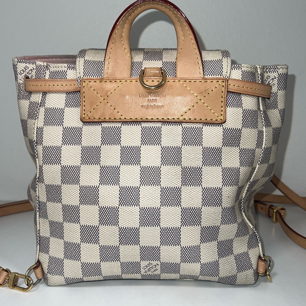 Louis Vuitton - Picture 3 of 7